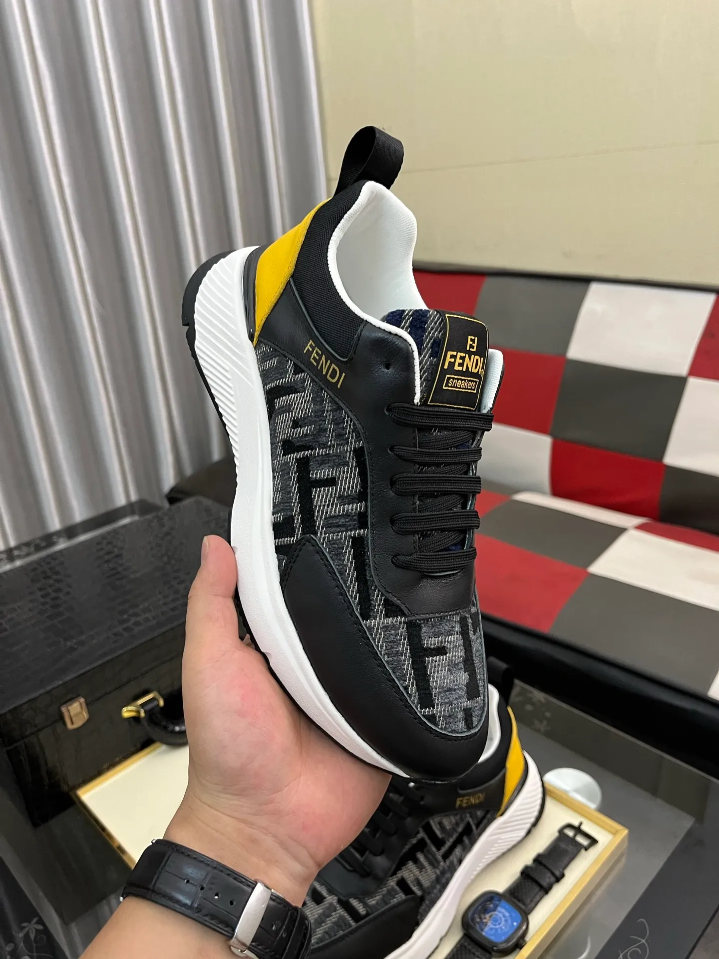 Men's Men's Shoes💰458⌚️⌚️[Fendi] Fendi's latest casual shoes for men! Available at counters simultaneously! Made entirely of imported top-grain calfskin, the interior is made of top-grain water-dyed cowhide, and the original factory-supplied rubber outsole. Leading new fashion concepts. Matching code: 38-442️⃣Colors available